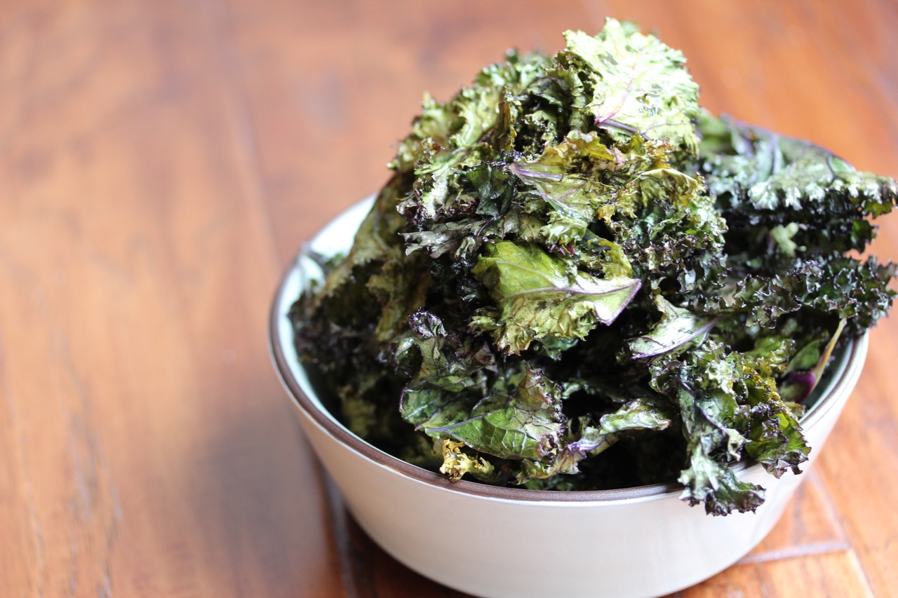 What is a good recipe for baked kale chips?