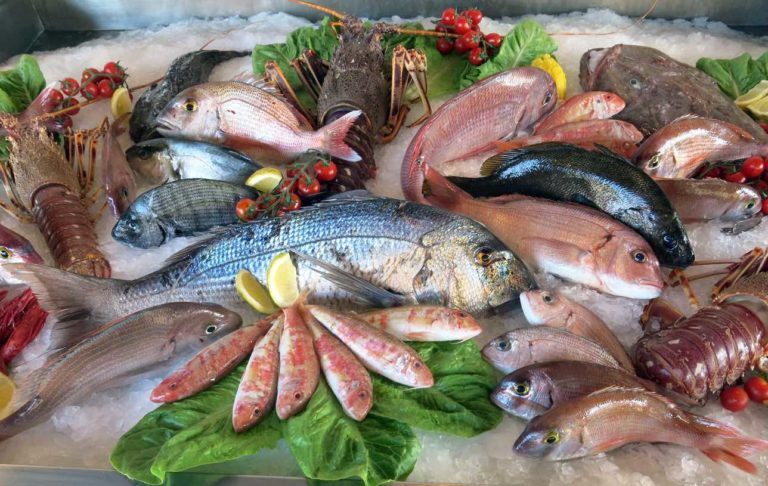 Guide To Eating Fish: Choosing Healthy and Sustainable Options